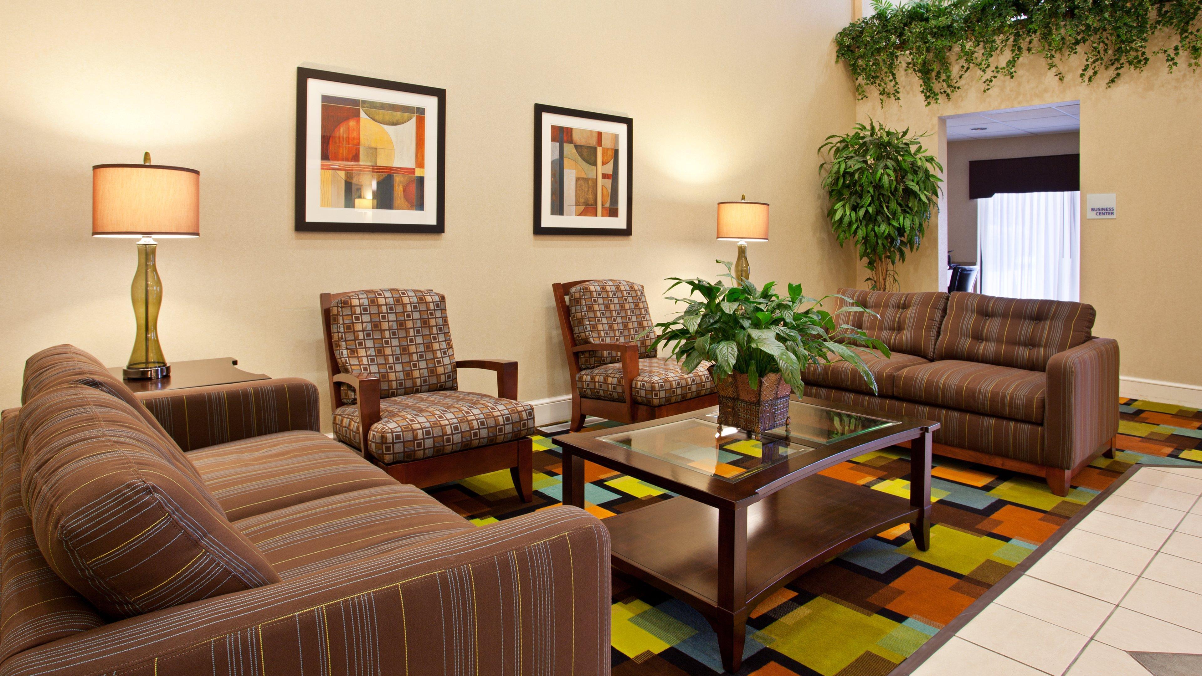 Holiday Inn Express & Suites Wadsworth By Ihg מראה חיצוני תמונה