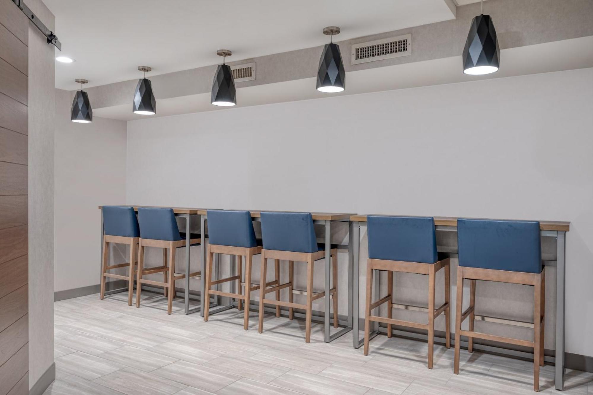 Holiday Inn Express & Suites Wadsworth By Ihg מראה חיצוני תמונה